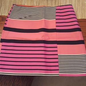 Loft short skirt. Gold zipper on back.